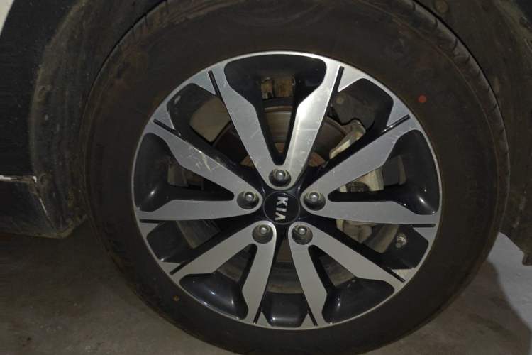 Used Kia KX5 2016 1.6T Automatic Two-Wheel Drive DLX Right Front Wheel Hub