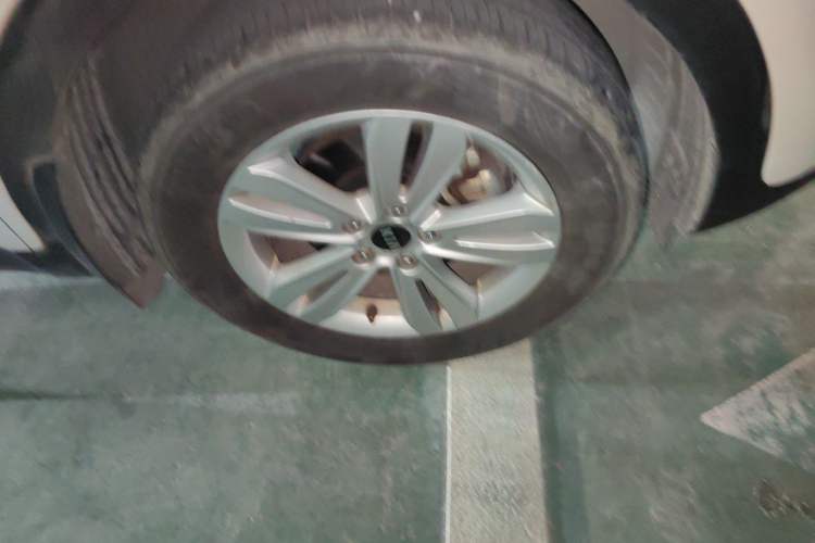 Used Kia KX5 2016 1.6T Automatic Two-Wheel Drive DLX Right Front Wheel Hub
