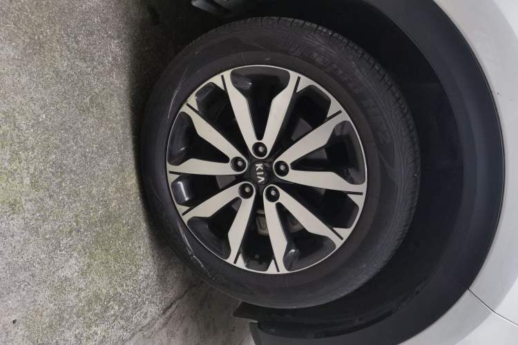 Used Kia KX5 2016 1.6T Automatic Two-Wheel Drive DLX Right Front Wheel Hub
