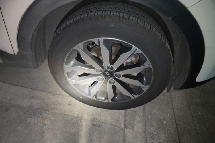 Used Kia KX5 2016 1.6T Automatic Two-Wheel Drive DLX Right Front Wheel Hub
