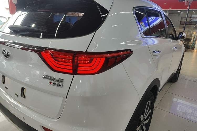 Used Kia KX5 2016 1.6T Automatic Two-Wheel Drive DLX Right Rear Taillight