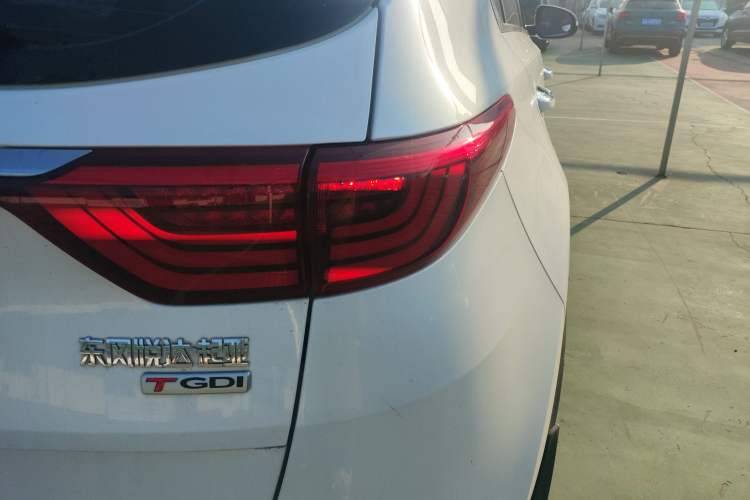 Used Kia KX5 2016 1.6T Automatic Two-Wheel Drive DLX Right Rear Taillight