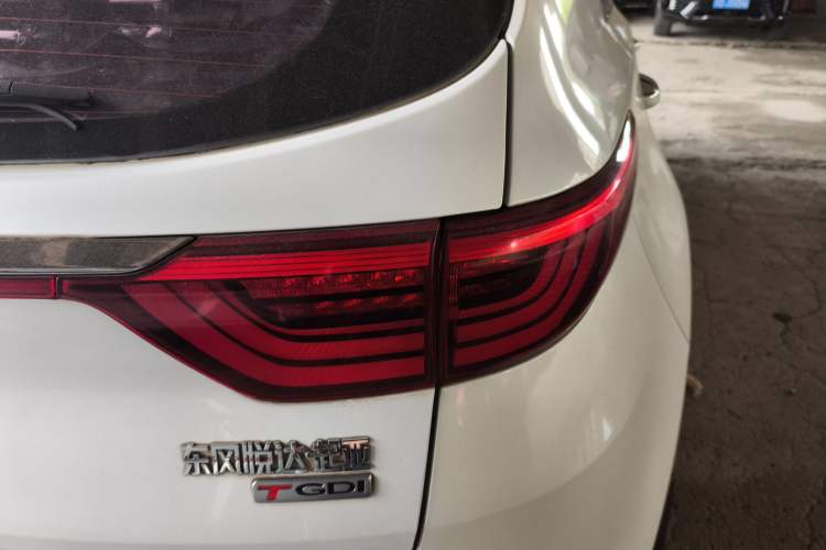 Used Kia KX5 2016 1.6T Automatic Two-Wheel Drive DLX Right Rear Taillight