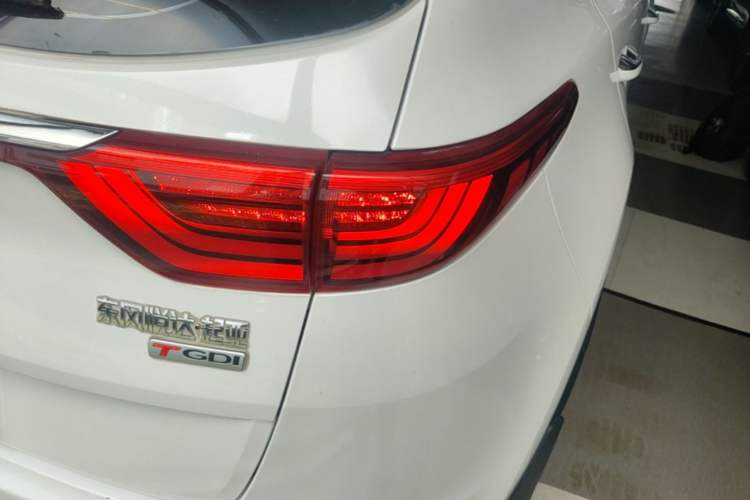 Used Kia KX5 2016 1.6T Automatic Two-Wheel Drive DLX Right Rear Taillight