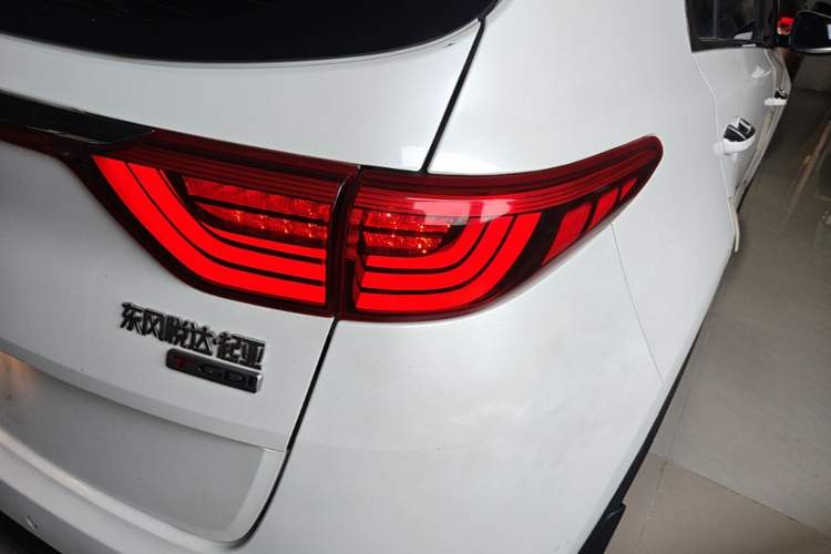 Used Kia KX5 2016 1.6T Automatic Two-Wheel Drive DLX Right Rear Taillight