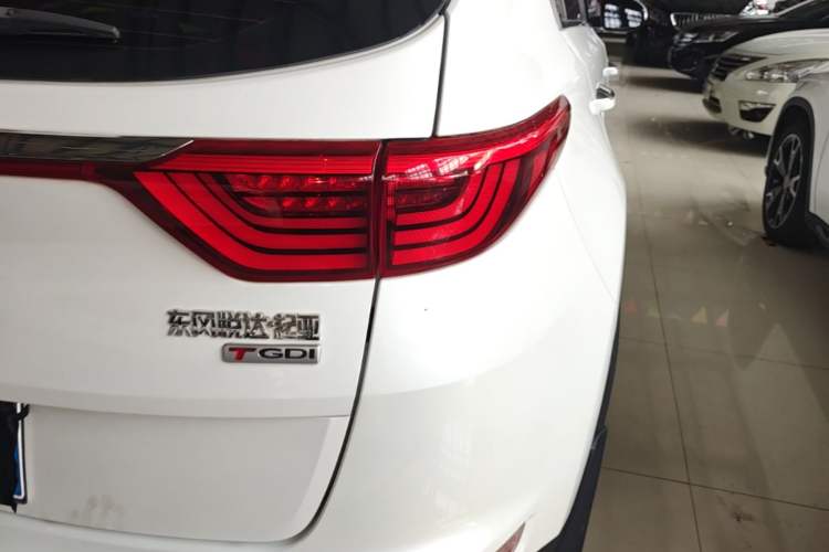 Used Kia KX5 2016 1.6T Automatic Two-Wheel Drive DLX Right Rear Taillight