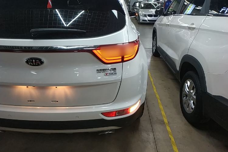 Used Kia KX5 2016 1.6T Automatic Two-Wheel Drive DLX Right Rear Taillight