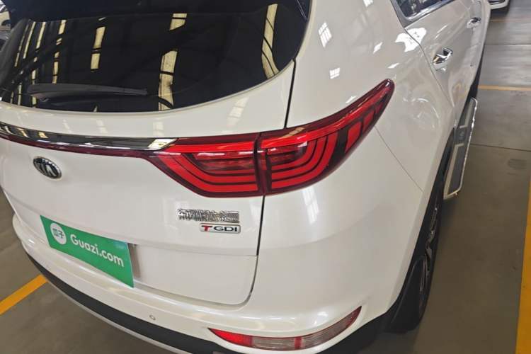 Used Kia KX5 2016 1.6T Automatic Two-Wheel Drive DLX Right Rear Taillight
