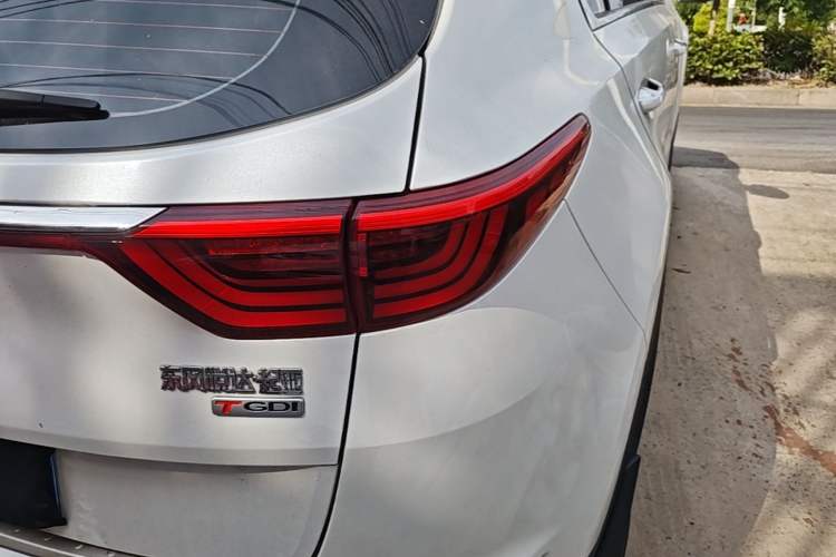 Used Kia KX5 2016 1.6T Automatic Two-Wheel Drive DLX Right Rear Taillight