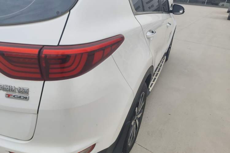 Used Kia KX5 2016 1.6T Automatic Two-Wheel Drive DLX Right Rear Taillight