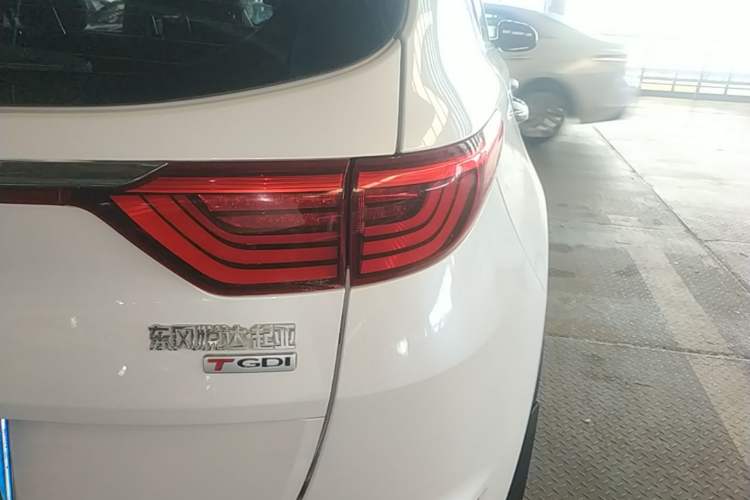 Used Kia KX5 2016 1.6T Automatic Two-Wheel Drive DLX Right Rear Taillight