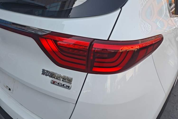Used Kia KX5 2016 1.6T Automatic Two-Wheel Drive DLX Right Rear Taillight