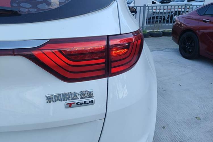 Used Kia KX5 2016 1.6T Automatic Two-Wheel Drive DLX Right Rear Taillight