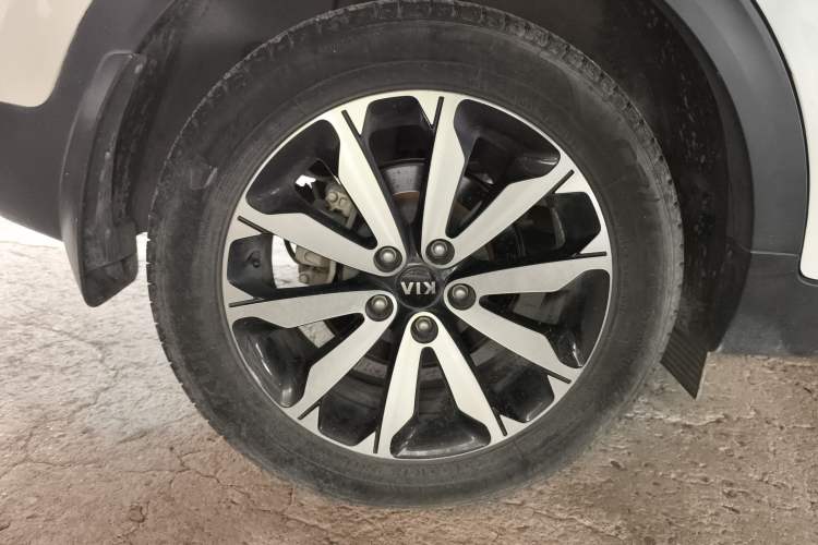 Used Kia KX5 2016 1.6T Automatic Two-Wheel Drive DLX Right Rear Wheel Hub
