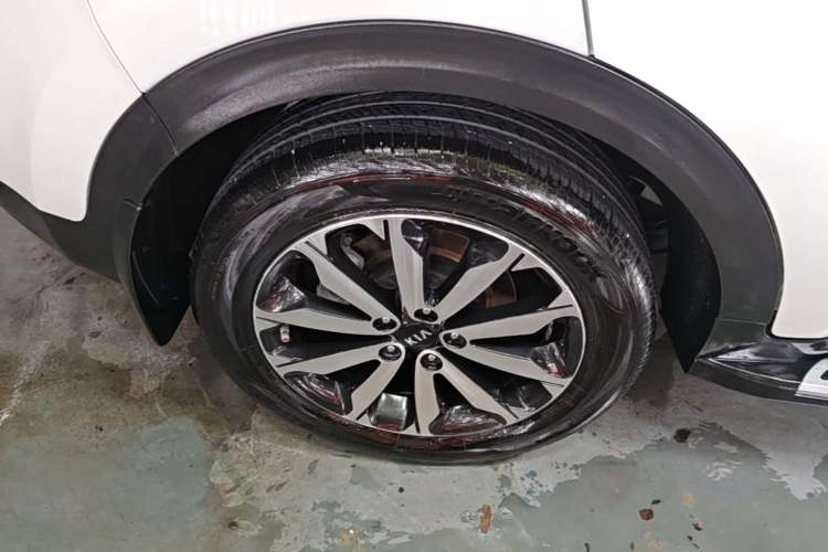 Used Kia KX5 2016 1.6T Automatic Two-Wheel Drive DLX Right Rear Wheel Hub