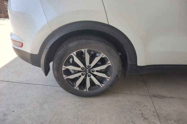 Used Kia KX5 2016 1.6T Automatic Two-Wheel Drive DLX Right Rear Wheel Hub