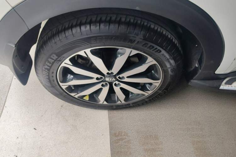 Used Kia KX5 2016 1.6T Automatic Two-Wheel Drive DLX Right Rear Wheel Hub