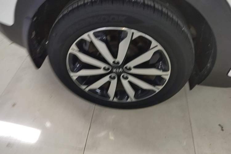 Used Kia KX5 2016 2.0L Automatic 2WD GLS Right Rear Wheel Hub