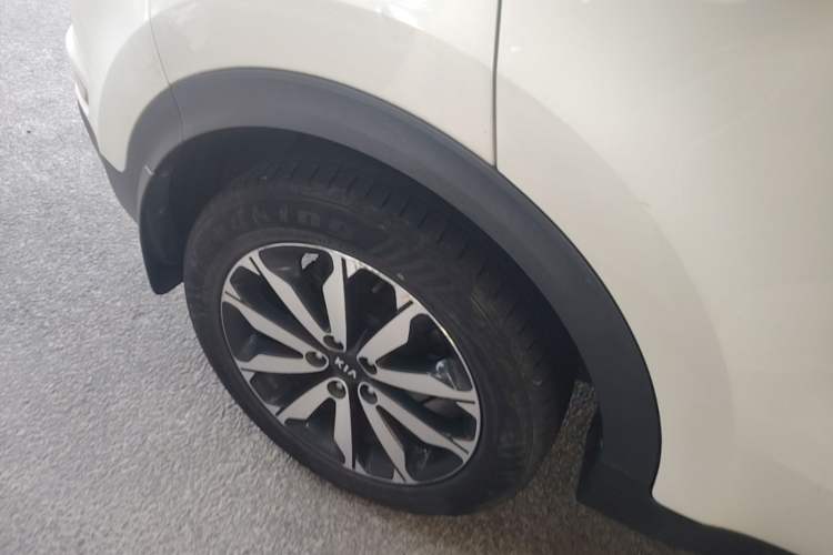 Used Kia KX5 2016 1.6T Automatic Two-Wheel Drive DLX Right Rear Wheel Hub