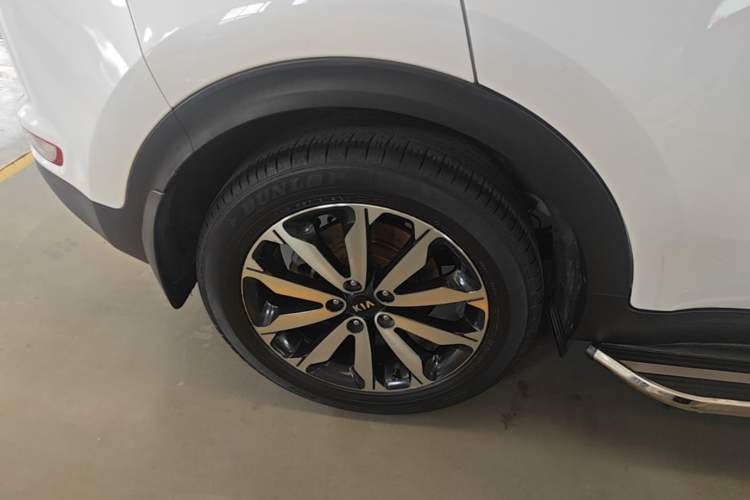 Used Kia KX5 2016 1.6T Automatic Two-Wheel Drive DLX Right Rear Wheel Hub