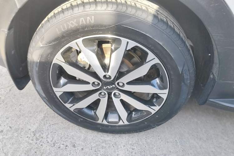 Used Kia KX5 2016 1.6T Automatic Two-Wheel Drive DLX Right Rear Wheel Hub