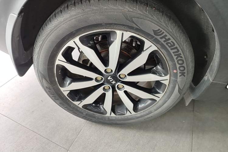 Used Kia KX5 2016 1.6T Automatic Two-Wheel Drive DLX Right Rear Wheel Hub