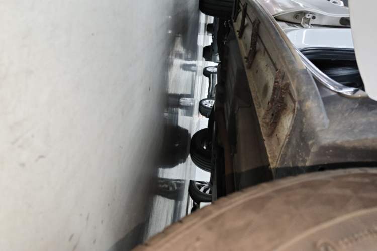 Used Kia KX5 2016 2.0L Automatic 2WD GLS Right Side Sill