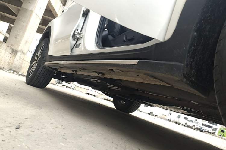 Used Kia KX5 2016 2.0L Automatic 2WD GLS Right Side Sill