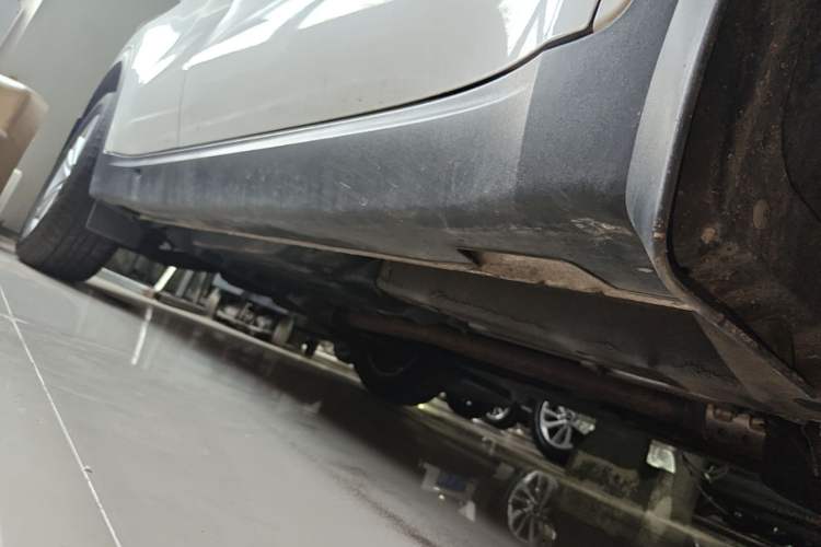 Used Kia KX5 2016 1.6T Automatic Two-Wheel Drive DLX Right Side Sill