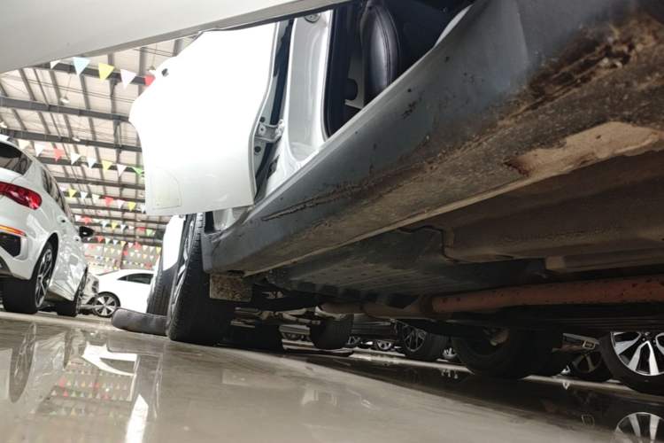 Used Kia KX5 2016 1.6T Automatic Two-Wheel Drive DLX Right Side Sill