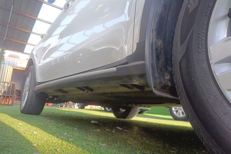 Used Kia KX5 2016 1.6T Automatic Two-Wheel Drive DLX Right Side Sill