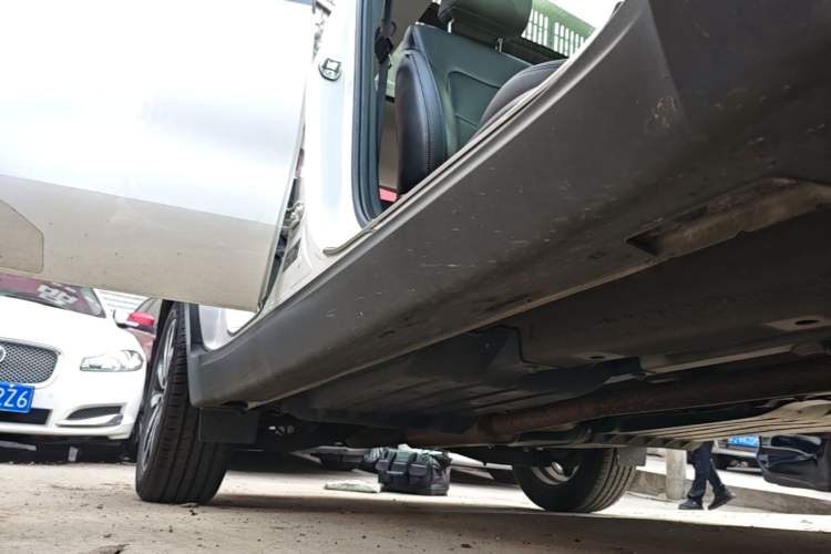 Used Kia KX5 2016 1.6T Automatic Two-Wheel Drive DLX Right Side Sill