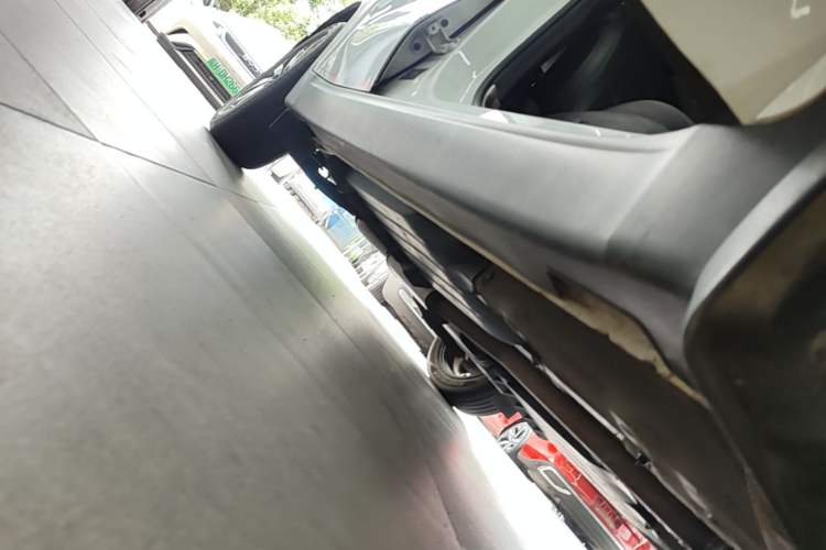 Used Kia KX5 2016 1.6T Automatic Two-Wheel Drive DLX Right Side Sill