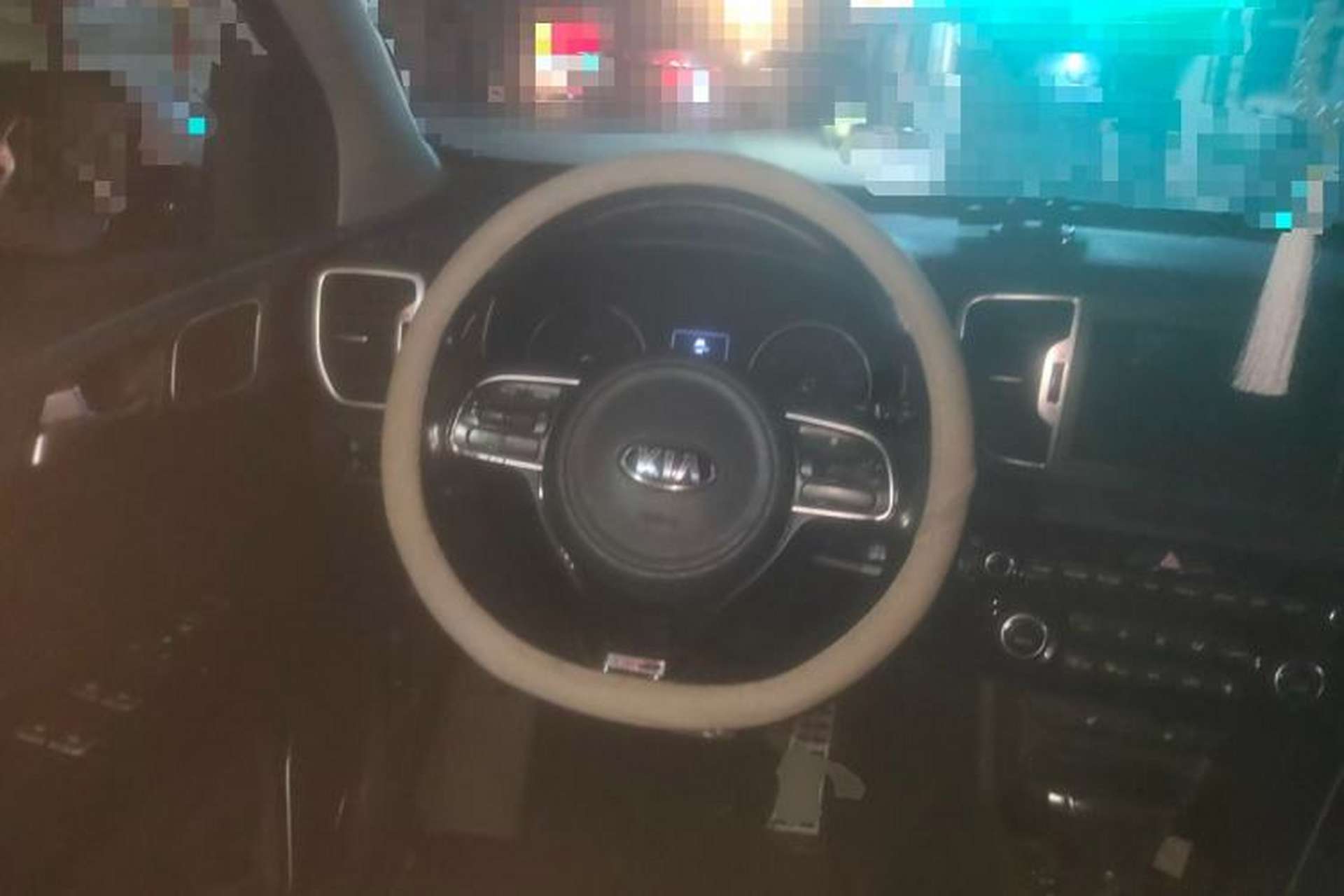 Used Kia KX5 2016 1.6T Automatic Two-Wheel Drive Premium Steering Wheel
