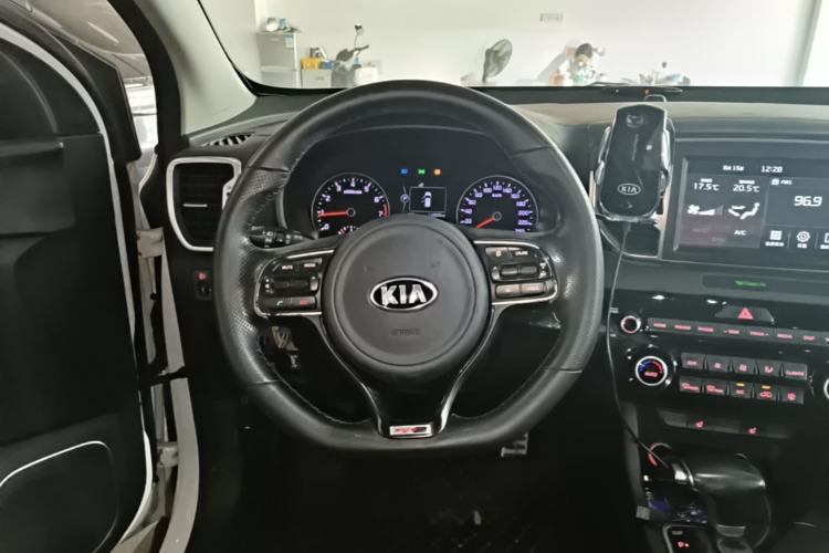 Used Kia KX5 2016 1.6T Automatic Two-Wheel Drive Premium Steering Wheel