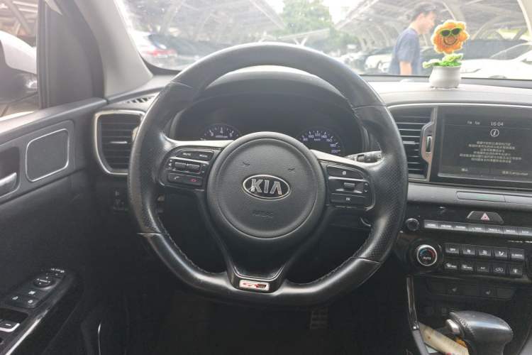 Used Kia KX5 2016 1.6T Automatic Two-Wheel Drive Premium Steering Wheel