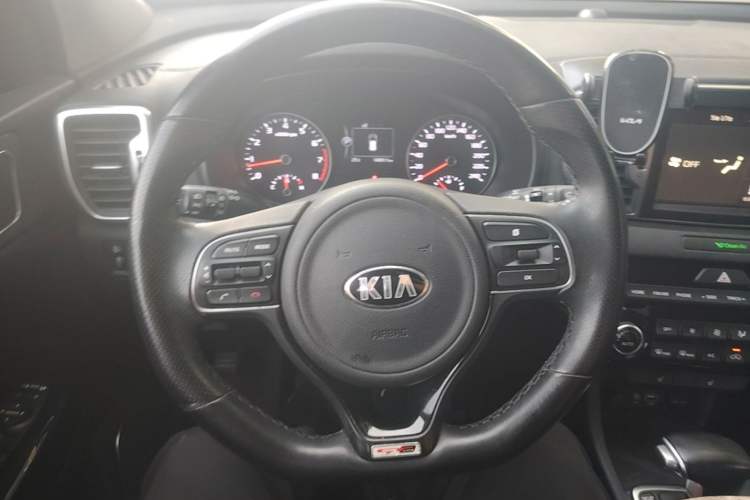 Used Kia KX5 2016 1.6T Automatic Two-Wheel Drive DLX Steering Wheel
