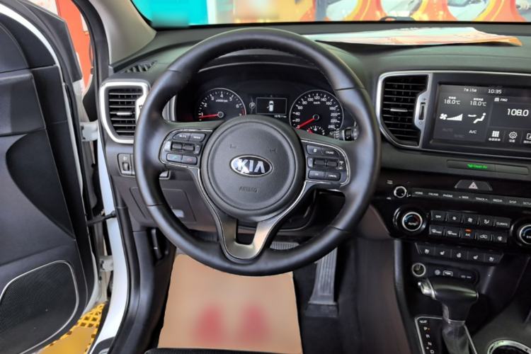 Used Kia KX5 2016 2.0L Automatic 2WD Premium Steering Wheel