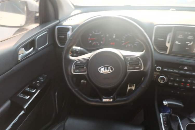 Used Kia KX5 2016 1.6T Automatic Two-Wheel Drive Premium Steering Wheel