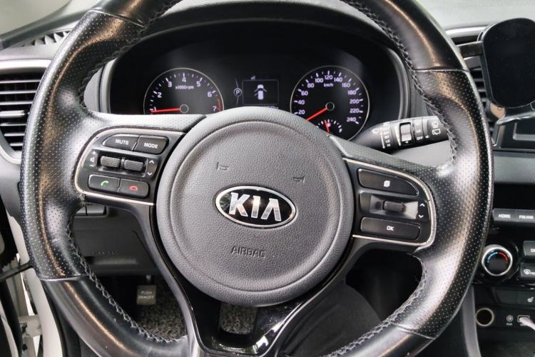 Used Kia KX5 2016 1.6T Automatic Two-Wheel Drive Premium Steering Wheel