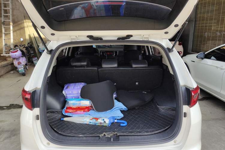Used Kia KX5 2016 2.0L Automatic 2WD GL Trunk