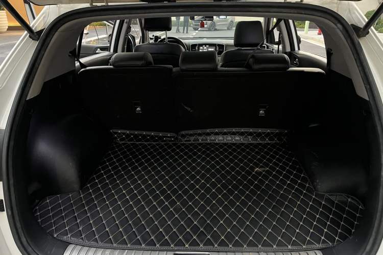 Used Kia KX5 2016 1.6T Automatic Two-Wheel Drive Premium Trunk