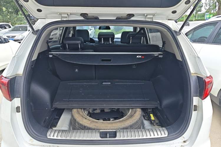 Used Kia KX5 2016 1.6T Automatic Two-Wheel Drive DLX Trunk