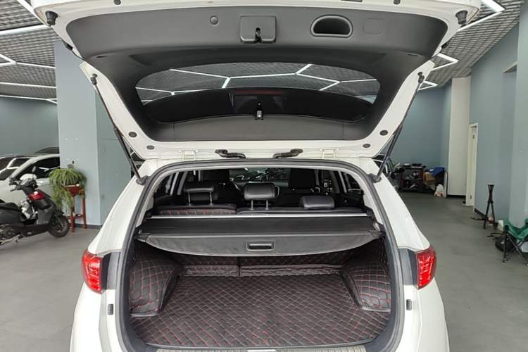 Used Kia KX5 2016 1.6T Automatic Two-Wheel Drive DLX Trunk