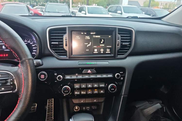 Used Kia KX5 2016 1.6T Automatic Two-Wheel Drive DLX Audio And AC Panel