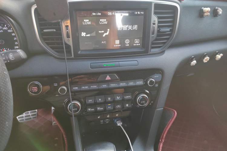 Used Kia KX5 2016 1.6T Automatic Two-Wheel Drive Premium Audio And AC Panel