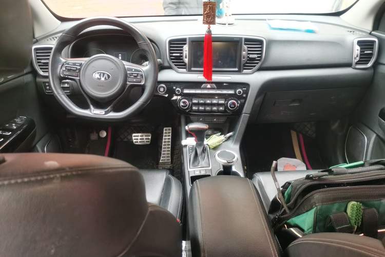 Used Kia KX5 2016 1.6T Automatic Two-Wheel Drive DLX Center Console
