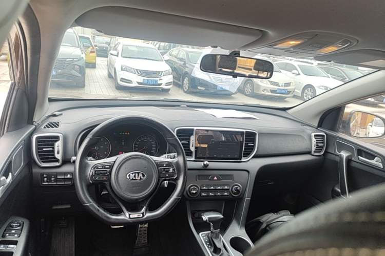 Used Kia KX5 2016 1.6T Automatic Two-Wheel Drive GL Center Console