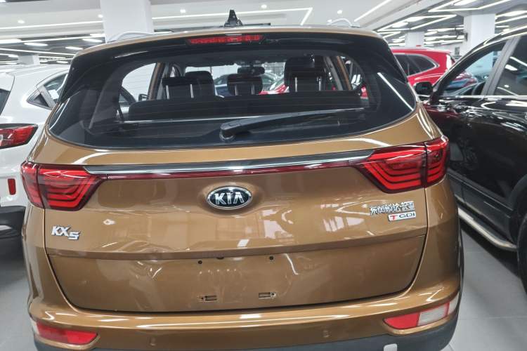 Used Kia KX5 2016 1.6T Automatic Two-Wheel Drive DLX Exterior 4