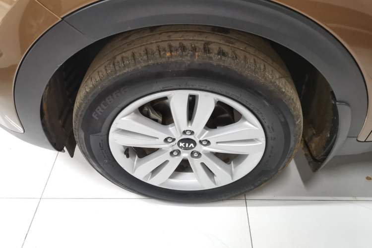 Used Kia KX5 2016 1.6T Automatic Two-Wheel Drive DLX Exterior 7